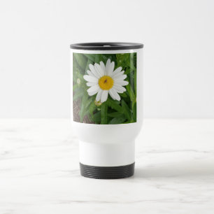 Xícara de café de margarida branca