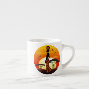 Xícara De Espresso A linda mulher africana Silhouette sobre os sóis a