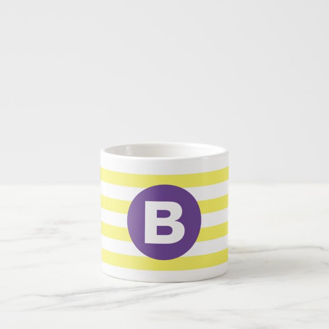 Xícara De Espresso Amarelo Ensolarado Listrado com Monograma Roxo (Frente)