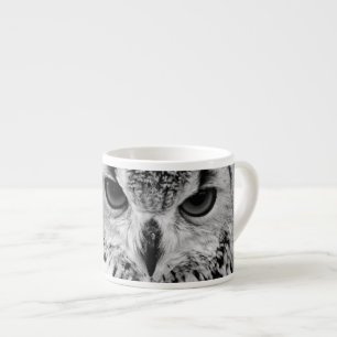 Xícara De Espresso Feche acima do retrato da Eagle-coruja