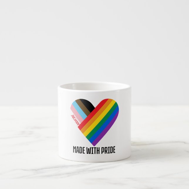 Xícara De Espresso Feito Com Orgulho Coração Arco-íris Personalizado  (Frente)