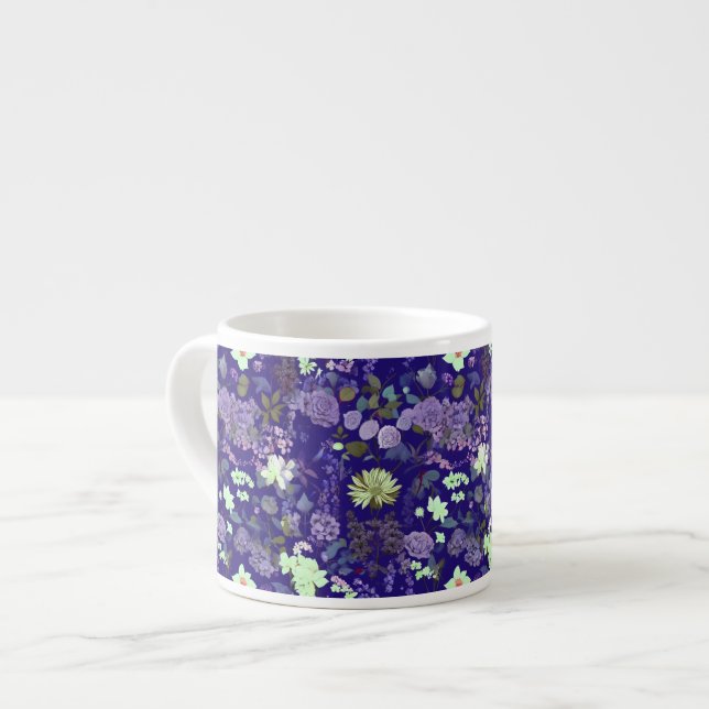 Xícara De Espresso Flores com atmosfera elegante e misteriosa (Frente Esquerda)