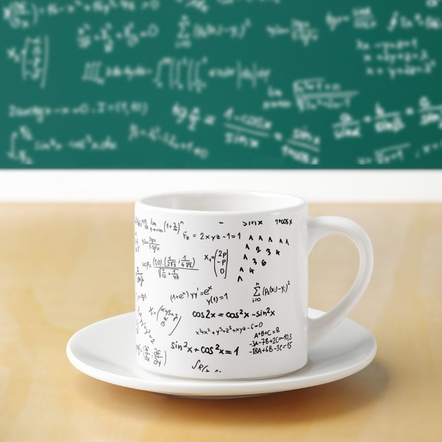 Xícara De Espresso Fórmulas E Números De Matemática (Mathematics Formulas Equations And Numbers Espresso Cup With A Chalkboard Backdrop)