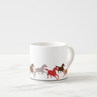 Xícara De Espresso Funcionamento dos cavalos selvagens