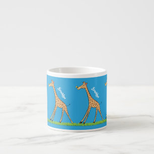 Xícara De Espresso Girafa bonita e feliz com cartoon de borboleta