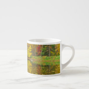 XÍCARA DE ESPRESSO LAGO NO WOODS REFLEXÕES DO OUTONO /EXPRESSO MUG
