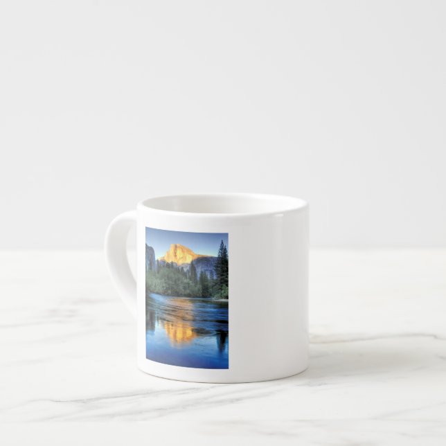 Xícara De Espresso Luz dourada na meia abóbada (Frente Esquerda)