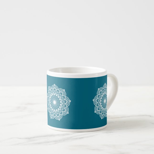 Xícara De Espresso Mandala Branco em Fundo Azul (Frente Esquerda)