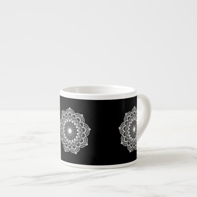 Xícara De Espresso Mandala Branco em Fundo Preto (Frente Esquerda)