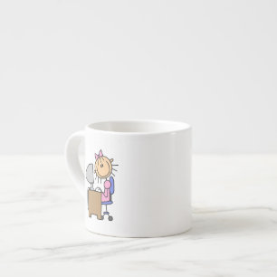 Xícara De Espresso Menina no computador