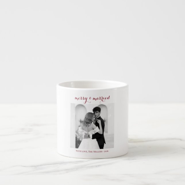 Xícara De Espresso Merry & Married - Personalized Newlywed Christmas  (Frente)