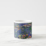 Xícara De Espresso Monet Water Lily - Pintura de plataforma<br><div class="desc">Monet Water Lily - Esta pintura clássica de Monet foi pintada por Claude Monet em 1916. Faz parte da sua famosa coleção de lírios aquáticos onde ele pinta em seu jardim em Giverney,  França. Uma pintura de obra-prima.</div>