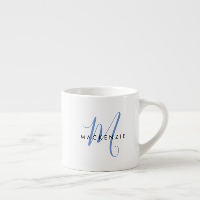 Xícara De Espresso Monograma de Script Azul Branco Moderno Elegante (Direita)