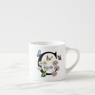 Xícara De Espresso Monograma Inicial Floral Borboleta Letra C    