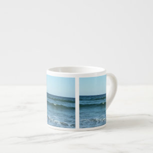 Xícara De Espresso Ondas Azuis Sem Fim da Costa em Movimento