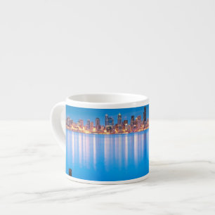 Xícara De Espresso Opinião azul da hora de Seattle do centro