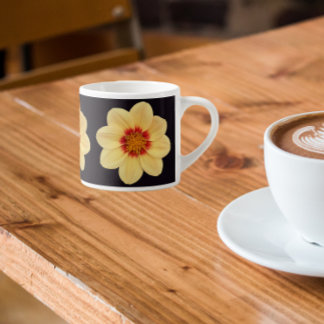 Xícara De Espresso Padrão Floral Amarelo Dahlia em Preto