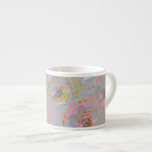 Xícara De Espresso Padrão floral colorido com linhas gráficas pontilh