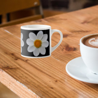 Xícara De Espresso Padrão Floral de Dahlia Branca em Preto