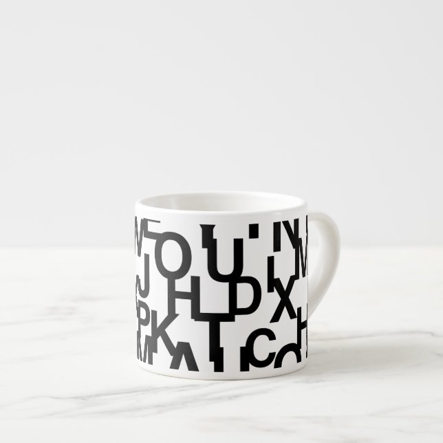 Xícara De Espresso Padrão moderno, abstrato, confuso com letras (Frente Esquerda)