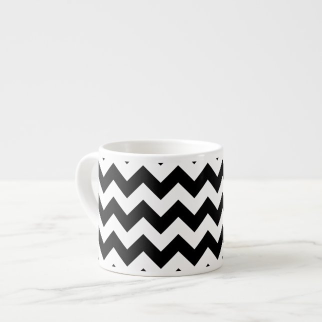 Xícara De Espresso Padrão Zigzag preto e branco, padrão Chevron (Frente Esquerda)