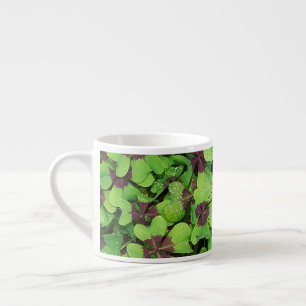 Xícara De Espresso Patch de Quatro Folhas de Pão (Sorrel) após Chuv