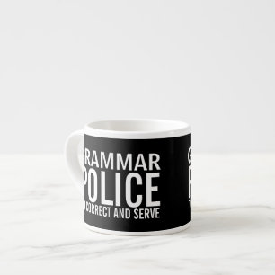 Xícara De Espresso Polícia da gramática a corrigir e servir
