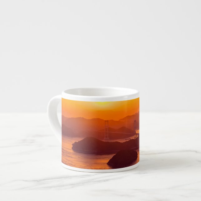 Xícara De Espresso Pôr do sol em Kurushima Kaikyo Bridge e Kurushi (Frente Esquerda)