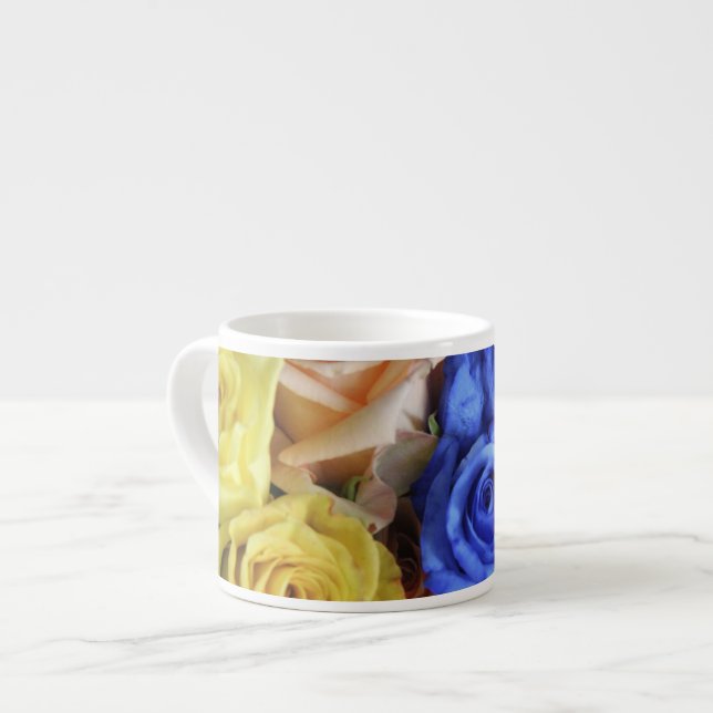 Xícara De Espresso Ramalhetes de rosas frescas sortidas (Frente Esquerda)