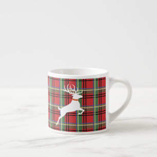 Xícara De Espresso Reindet sobre a Xadrez de Natal do Tartan Vermelho