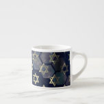 Xícara De Espresso SlipperyJoe's Happy Hanukkah, estrela múltipla do<br><div class="desc">Feliz Hanukkah,  de SlipperyJoe,  com múltiplas estrelas de símbolos David Celebração artística Judaica Hebraica Chanukah dá decorações religião judaísmo símbolo significativo contextos culturais religiosos relevantes em vários formatos hexagonais azul escuro matizes roxos escuros fundo abstrato em camadas aparência texturizada</div>