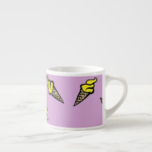 Xícara De Espresso Sorvete amarelo em roxo