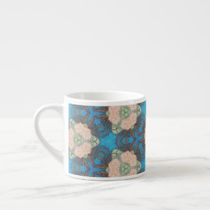 Xícara De Espresso Teste padrão oriental da flor com fundo do azul d