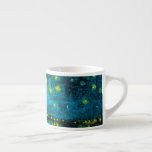 Xícara De Espresso Van Gogh Starry Night Over the Rhône<br><div class="desc">Espresso Cup,  que apresenta o azeite de Vincent van Gogh e pintura "Starry Night Over the Rhône" (1888). As estrelas amarelas brilhantes decoram o céu azul noturno como um casal rolando ao longo de um riverbank em Arles. Um presente perfeito para fãs de Impressionismo Poste e arte holandesa.</div>