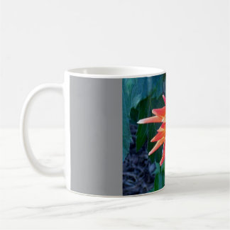 Xícara Desenhada com Linda Flor Vermelha