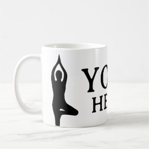 Yoga cura a caneca de café com silhueta de caroço