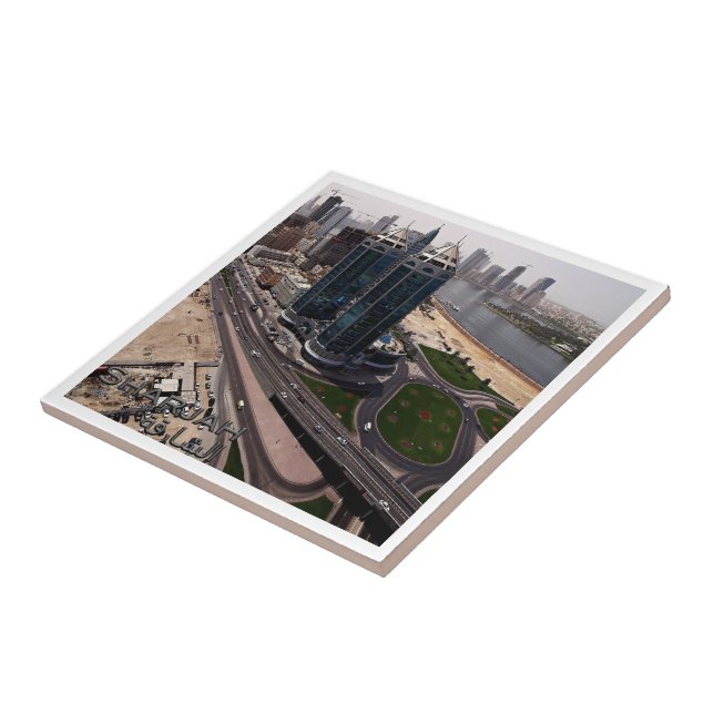 zAE015 SHARJAH, SKYLINE, EAU, (Lateral)