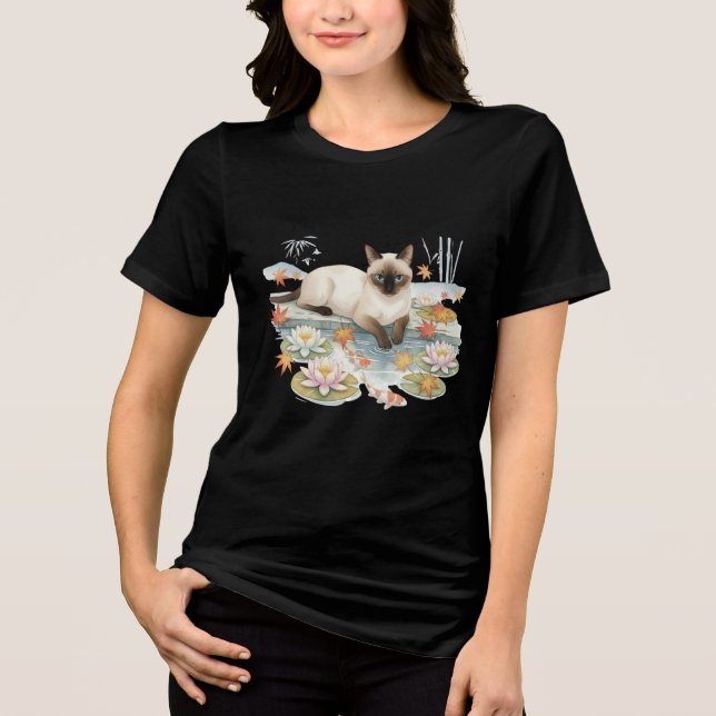 Zen Siamese Cat & Koi Pond T-Shirt (Frente)