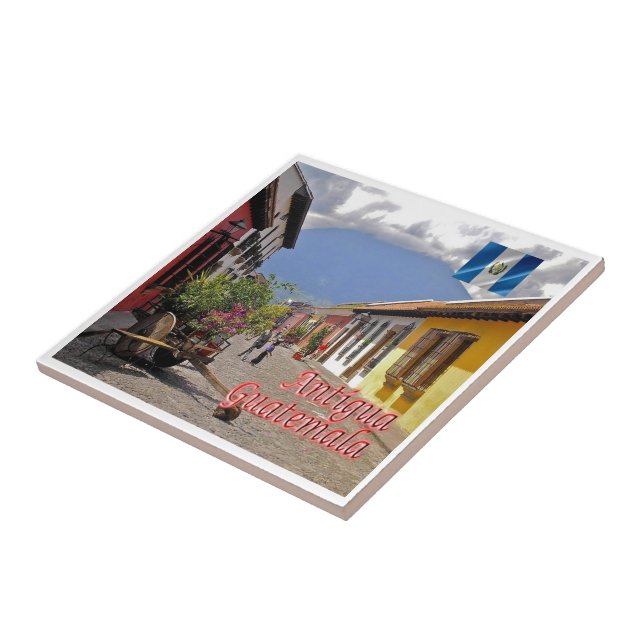 zGT022 ANTIGUA, Calle del Arco, Guatemala, (Lateral)