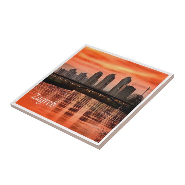 zHR004 ZAGREB, Croácia, Europa (Lateral)