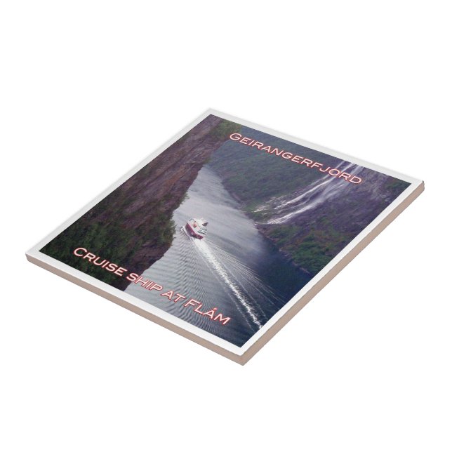 zNO123 GEIRANGERFJORD, MSC Kong Harald, Noruega, (Lateral)