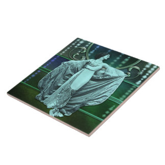 Zohara: Mulher do art deco no Aqua & no verde
