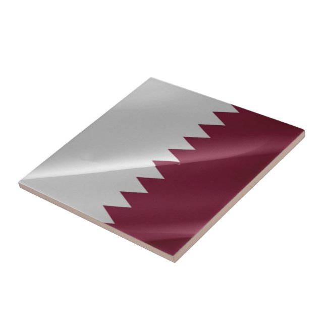 zQA002 acenando Qatari FLAG Qatar, (Lateral)