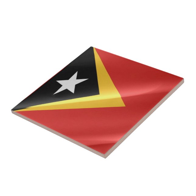 zTL002 acenando com o FLAG de Timor Leste, (Lateral)